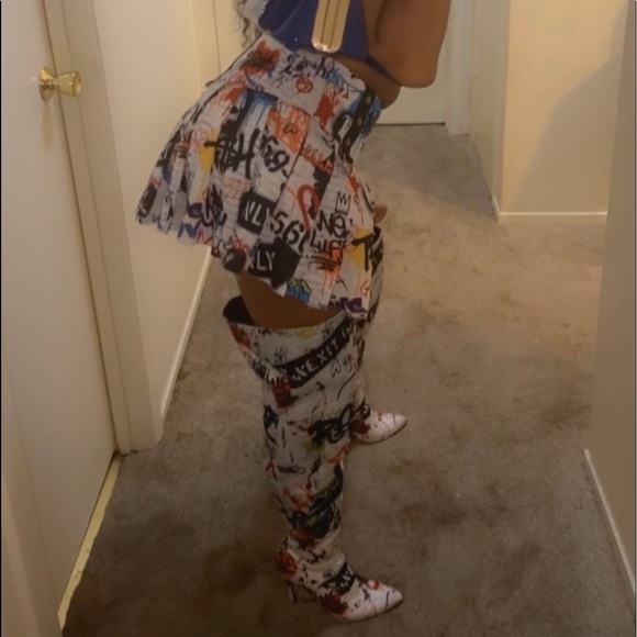 Dolls kill graffiti boots and skirt set - Picture 2 of 7